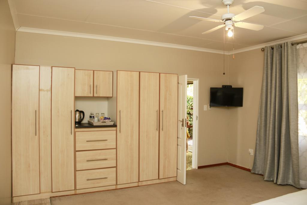 Poetry Guestrooms Vryburg Exterior photo